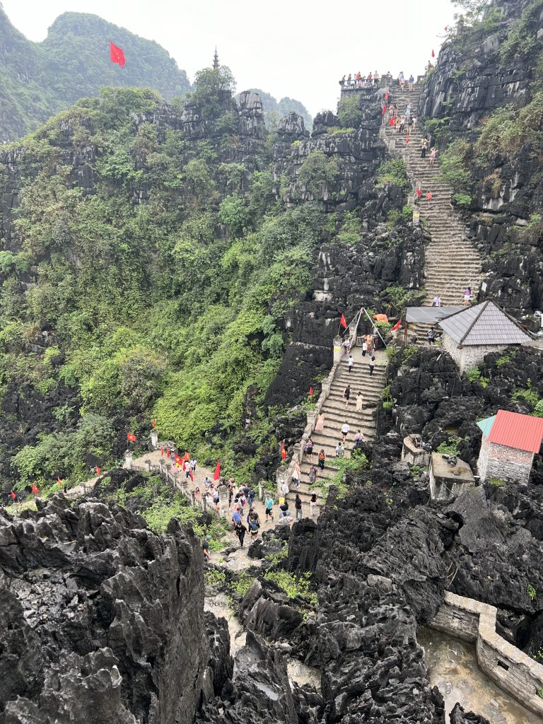 Du lịch Ninh Bình 2 ngày 1 đêm tự túc - Hang Múa