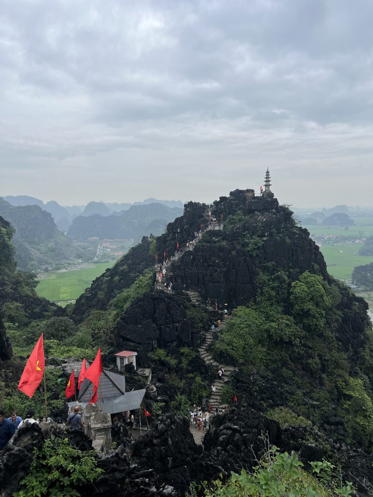 Du lịch Ninh Bình 2 ngày 1 đêm tự túc - Hang Múa