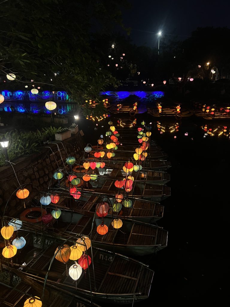 Du lịch Ninh Bình 2 ngày 1 đêm tự túc - Phố cổ Hoa Lư