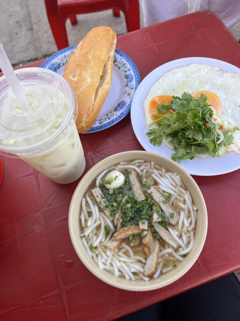 Du lịch đảo Phú Quý tự túc - ăn gì?